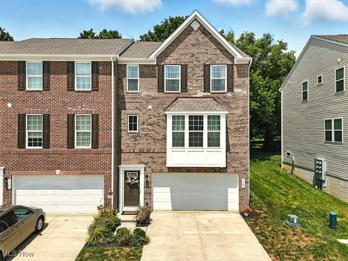 1143 Bean Ln, Akron, OH, 44313-7800 | Card Image