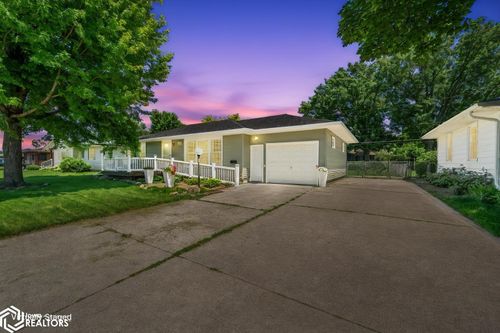 719 15th Street Pl, Nevada, IA, 50201-2413 | Card Image