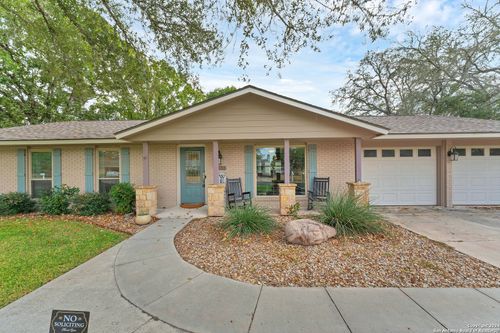 1653 Rosewood St, Seguin, TX, 78155-5245 | Card Image