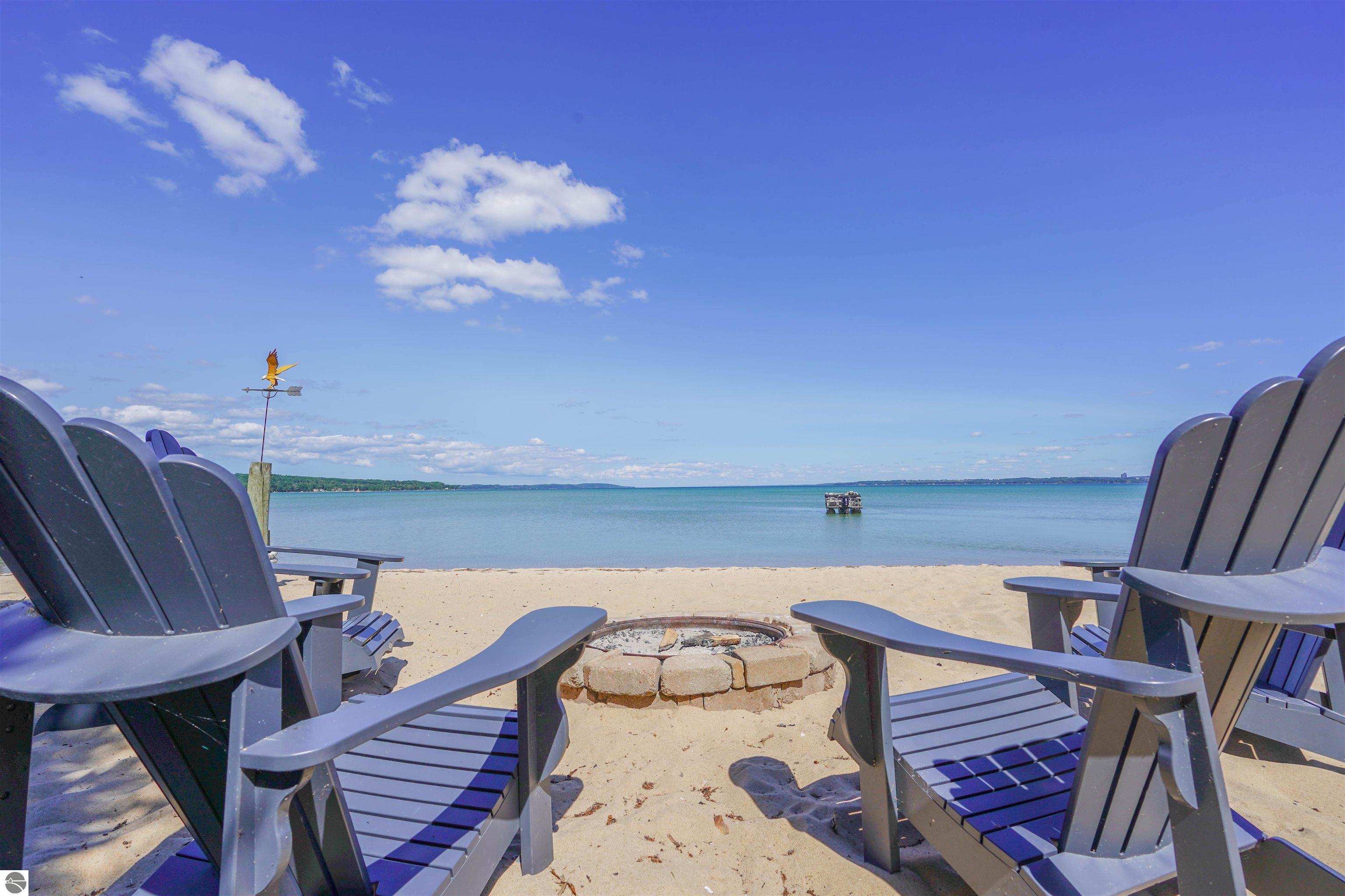 Munson Ave, Traverse City, MI 49686
