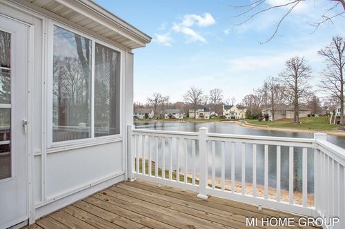 319 Winter Oak E, Holland, MI, 49424-6660 | Card Image