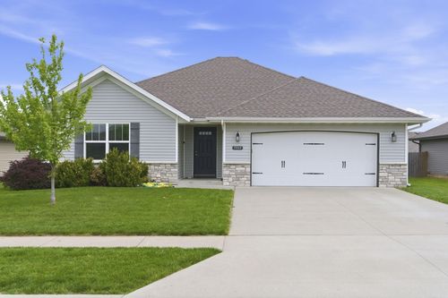 5585 W Pecan Street, Springfield, MO, 65802 | Card Image