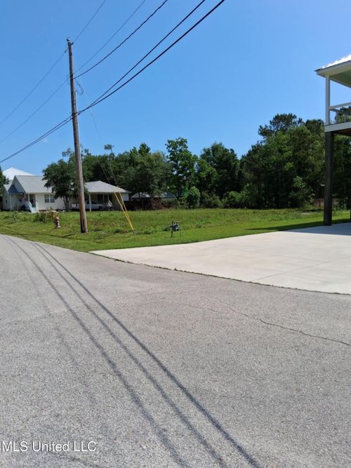 506 Sears Ave, Waveland, MS, 39576-3844 | Card Image