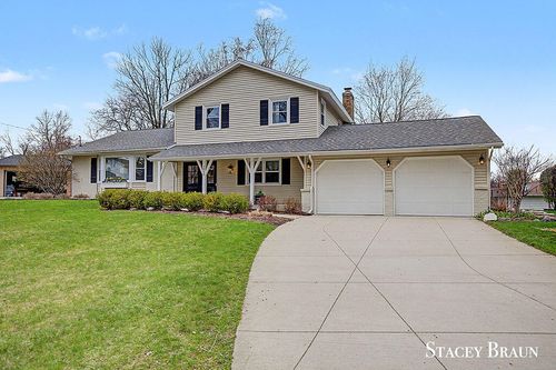 3045 Meadow Way St Se, Grand Rapids, MI, 49546-5722 | Card Image
