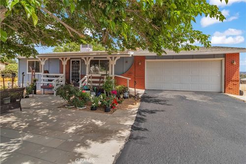 18464 Vine St, Hesperia, CA, 92345-3057 | Card Image