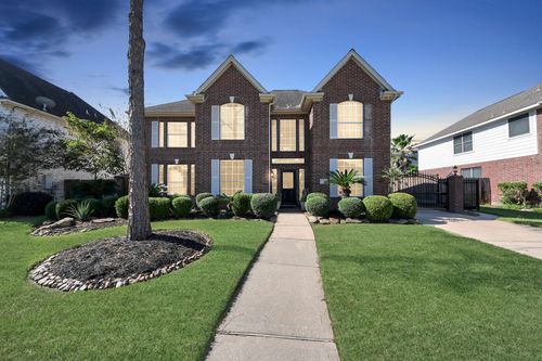 1422 Pine Forest Dr, Pearland, TX, 77581-8829 | Card Image