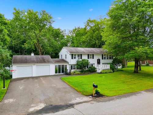 3 Kingsbury St, Derry, NH, 03038-1609 | Card Image