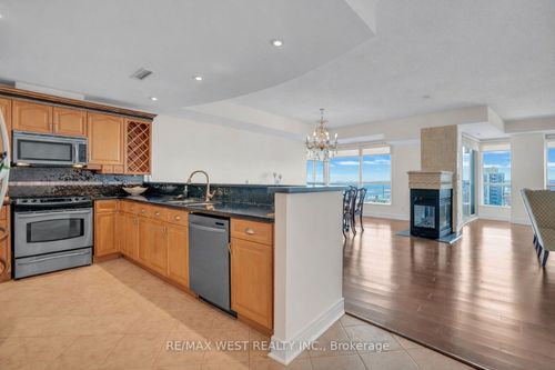 1-2 Toronto St, Barrie, ON, L4N9R2 | Card Image