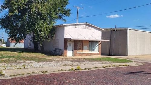 114 N 2nd St, Okemah, OK, 74859-2610 | Card Image