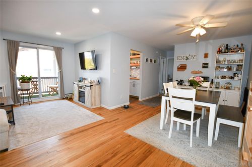 5-5 Fairharbor Dr, Patchogue, NY, 11772-3323 | Card Image