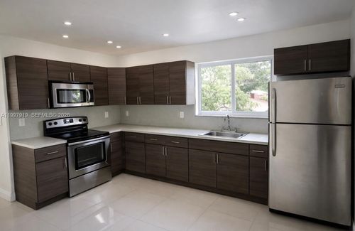 4-552 Ne 61st St, Miami, FL, 33137-2232 | Card Image