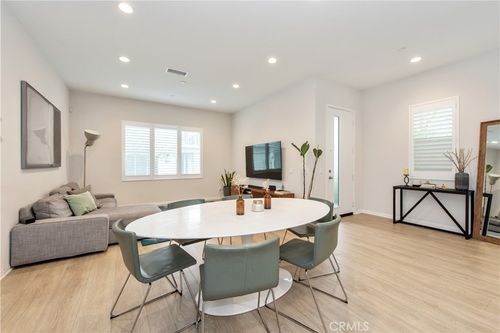 153 Spectacle, Irvine, CA, 92618-1375 | Card Image