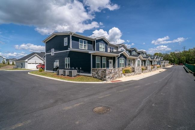 1524 Crownpoint Dr, Townhouse with 3 bedrooms, 2 bathrooms and null parking in Rockingham VA | Image 25