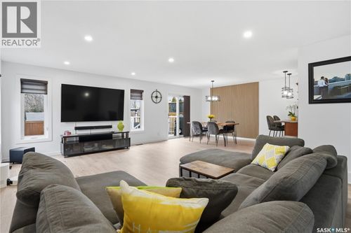 6915 Whelan Dr, Regina, SK, S4X3W2 | Card Image