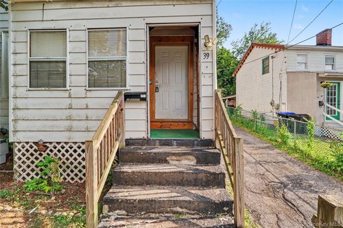 39 Spruce St, Poughkeepsie, NY, 12601-1742 | Card Image