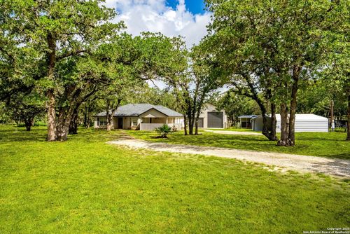 411 Shannon Ridge Dr, Floresville, TX, 78114 | Card Image