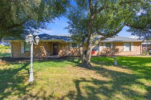421 S Oak St, Ector, TX, 75439-3209 | Card Image