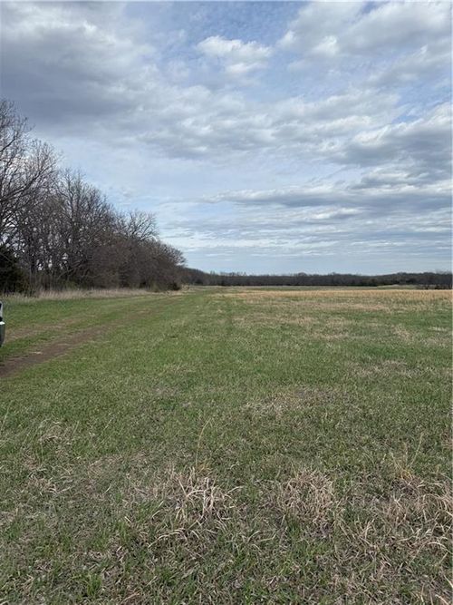 0 Se Adams St, Wakarusa, KS, 66546 | Card Image