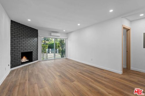 5-2447 N Beachwood Dr, Los Angeles, CA, 90068-3004 | Card Image