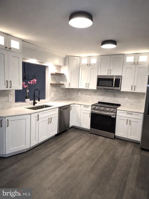 27 Fairfax St, WARRENTON, VA, 20186-2702 | Card Image