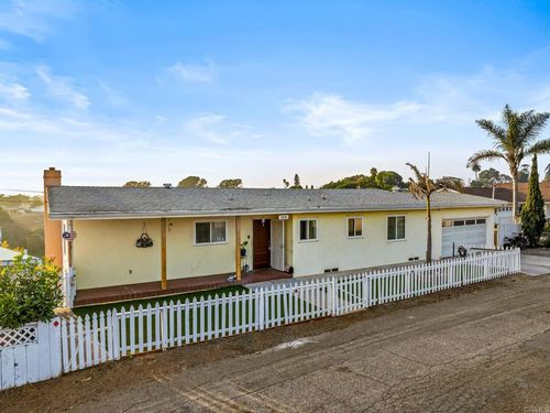 2820 Lincoln Ct, National City, CA, 91950-7611 | Card Image