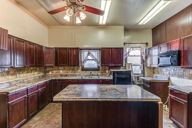 511 Highland Ave, House other with 5 bedrooms, 2 bathrooms and null parking in Waxahachie TX | Image 14