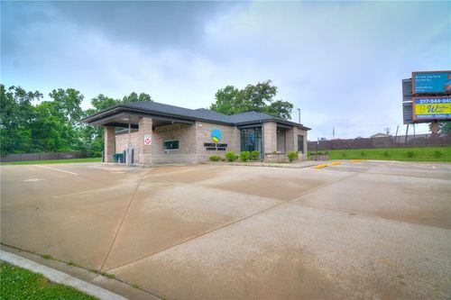 3695 E William Street Rd, Decatur, IL, 62521-1658 | Card Image