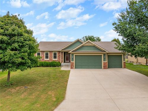 5716 Robinson Dr, Lawrence, KS, 66049-5005 | Card Image