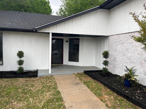 10533 Ricky Ln, Midwest City, OK, 73130-6027 | Card Image