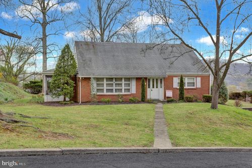 74 Hickory St, SCHUYLKILL HAVEN, PA, 17972-1811 | Card Image