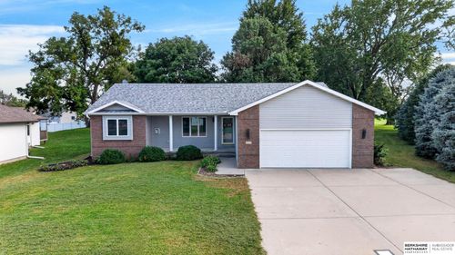 511 Eagle Ln, Underwood, IA, 51576-5042 | Card Image