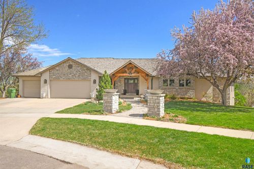 4800 S Caraway Cir Circle, Sioux Falls, SD, 57108 | Card Image