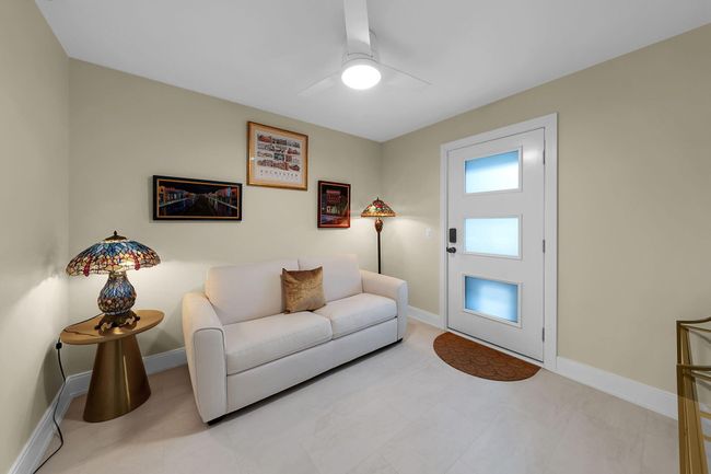 12 main floor office or bedroom | Image 12