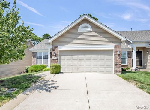 1721 Prestshire Dr, Fenton, MO, 63026-6600 | Card Image