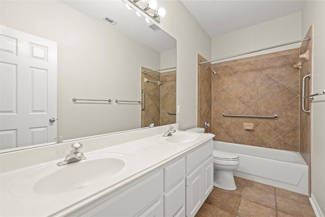 Double sinks in extra bathroom | Image 19