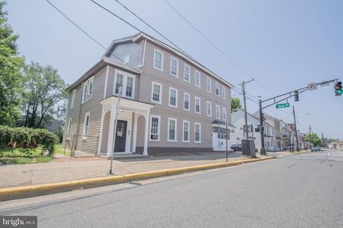 5-200 E Broad St, BURLINGTON, NJ, 08016-1643 | Card Image