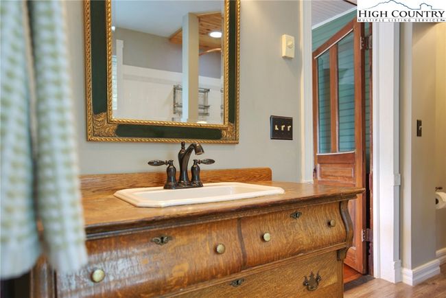 326 Green St, House other with 3 bedrooms, 4 bathrooms and null parking in Blowing Rock NC | Image 28