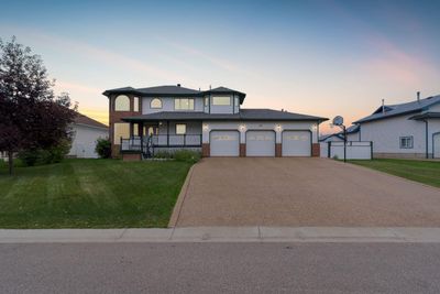 132 Westwood Dr, House detached with 4 bedrooms, 3 bathrooms and 9 parking in Fort Mcmurray AB | Image 1