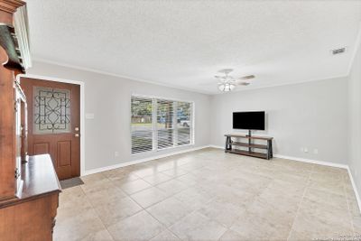 214 Parkview Blvd, House other with 2 bedrooms, 1 bathrooms and null parking in New Braunfels TX | Image 3