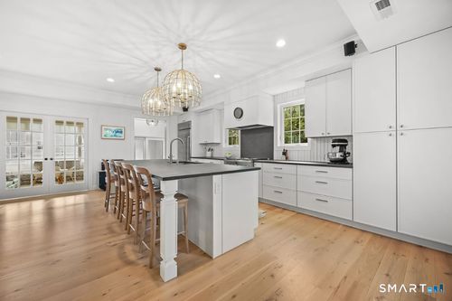 464 Ruane St, Fairfield, CT, 06824-5842 | Card Image