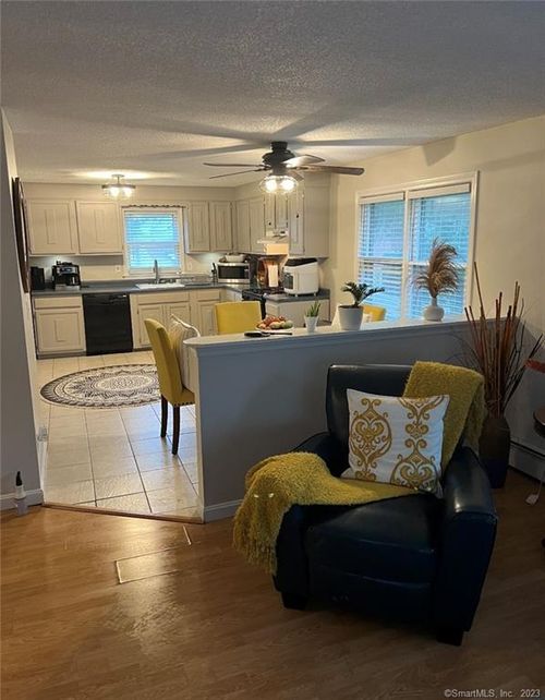 196 Monrovia St, Springfield, MA, 01104-3126 | Card Image