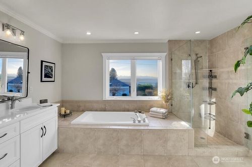 217 9th Avenue S, Edmonds, WA, 98020 | Card Image