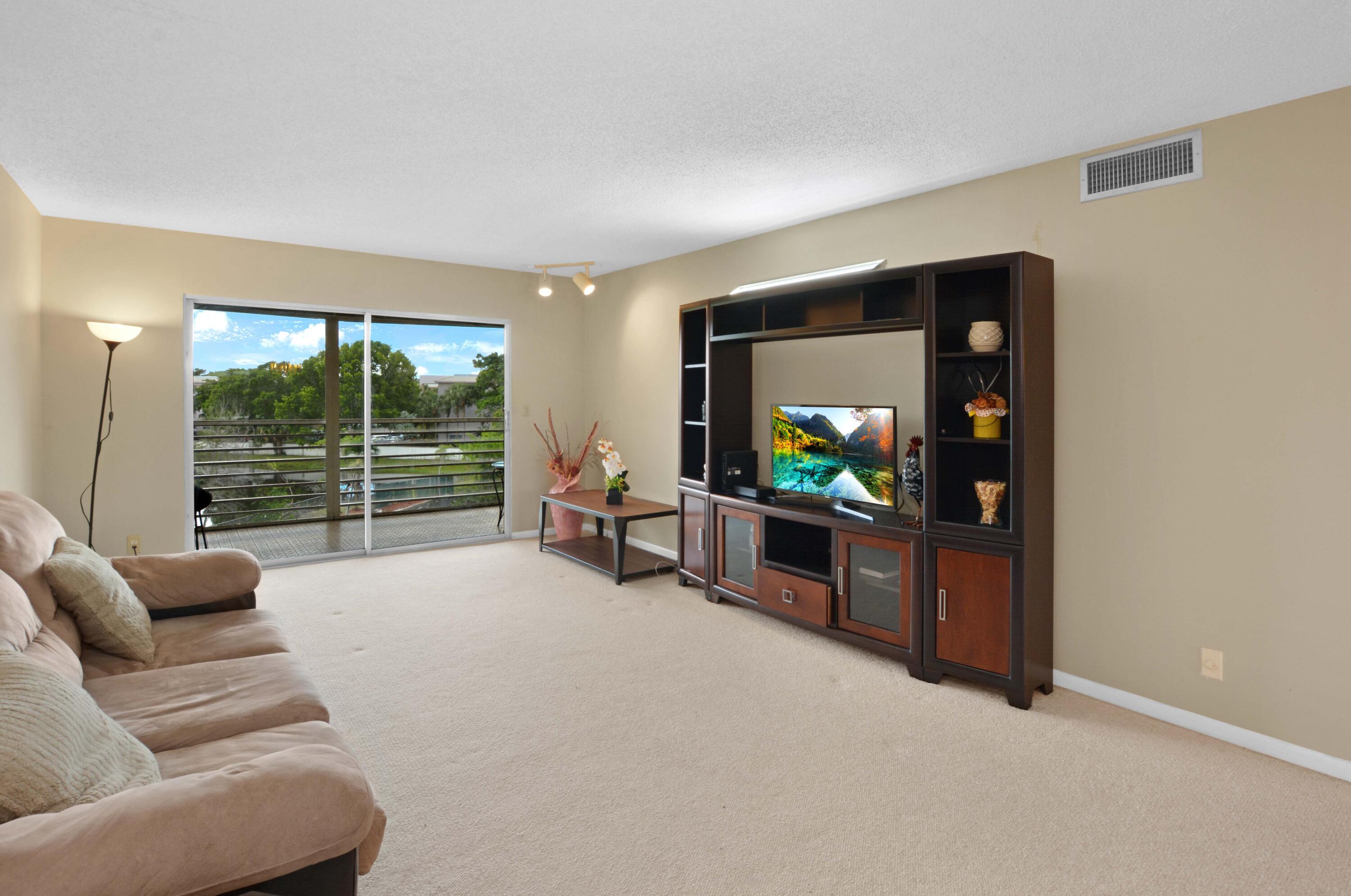 Residential Lease in Coconut Creek 2