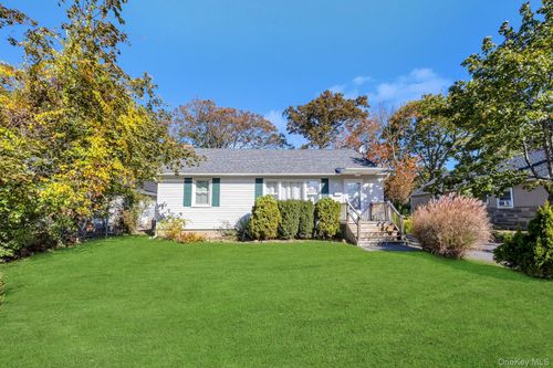 141 Davidson St, Wyandanch, NY, 11798-4427 | Card Image