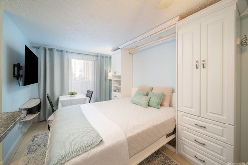 504-2463 Kuhio Ave, Honolulu, HI, 96815-3368 | Card Image