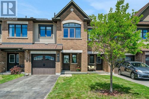 352 Axis Way, Ottawa, ON, K1W0J9 | Card Image
