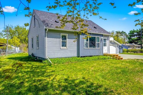 2 Park Dr W, Circle Pines, MN, 55014-1631 | Card Image
