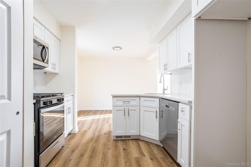 491 Ilyssa Way, Staten Island, NY, 10312-1390 | Card Image