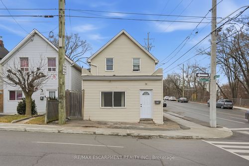 bachelor-237 Queen St N, Hamilton, ON, L8R2W2 | Card Image