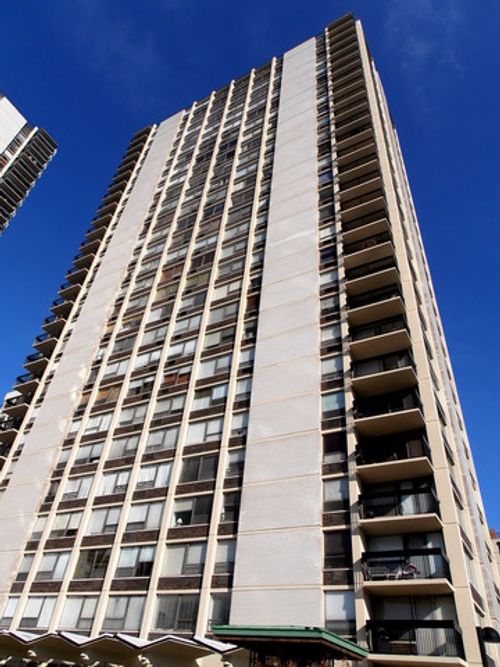 2805-1355 Sandburg Ter, Chicago, IL, 60610-7986 | Card Image